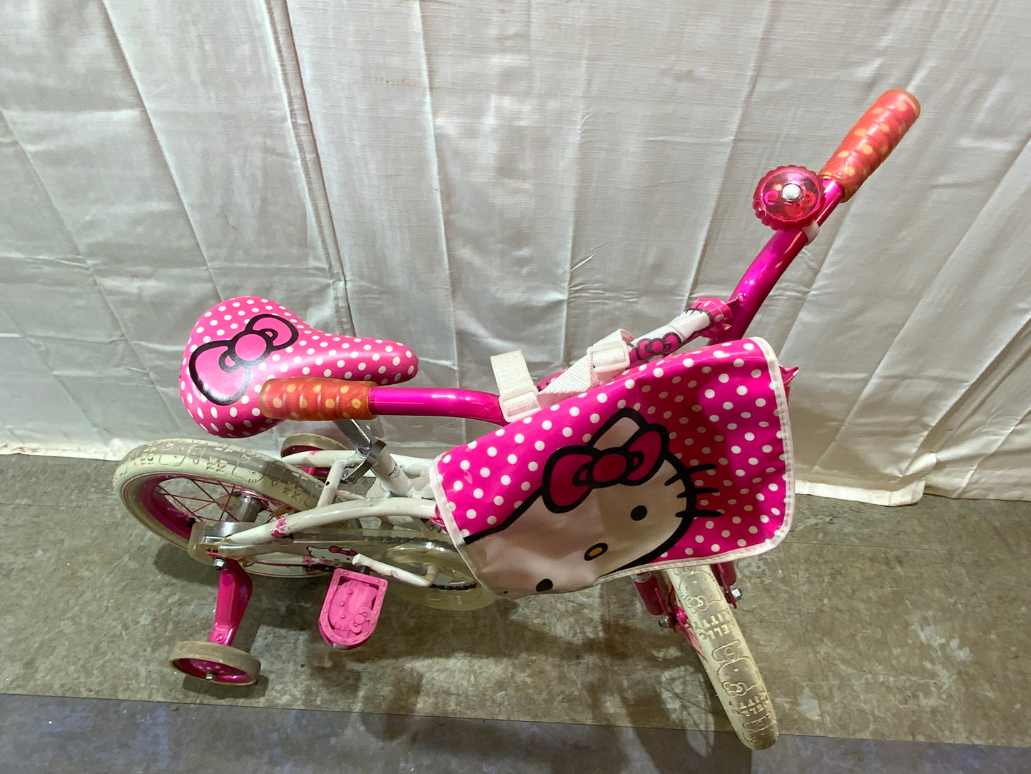 USED 16” Girl’s Hello Kitty BMX Training Wheels Bike