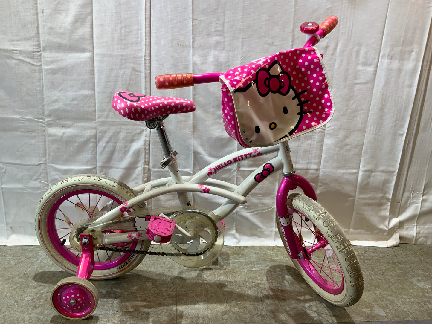 USED 16” Girl’s Hello Kitty BMX Training Wheels Bike