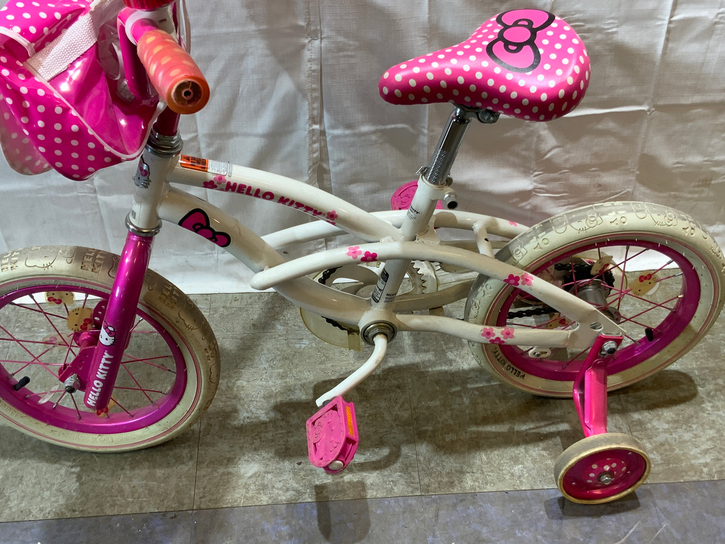 USED 16” Girl’s Hello Kitty BMX Training Wheels Bike