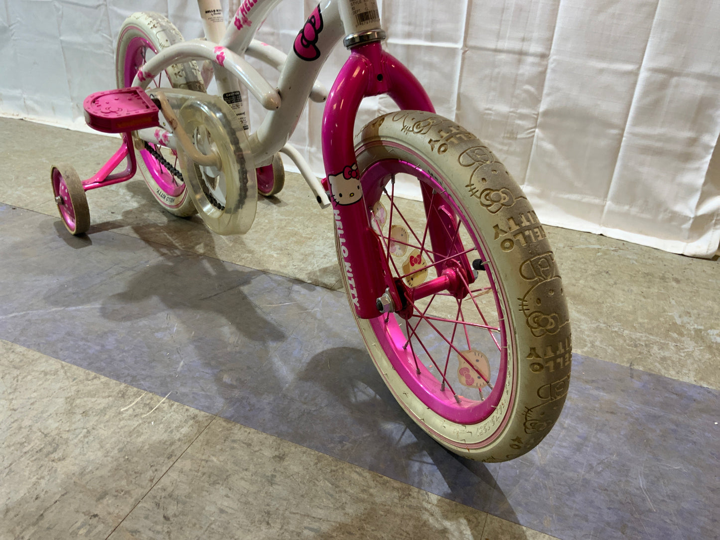 USED 16” Girl’s Hello Kitty BMX Training Wheels Bike